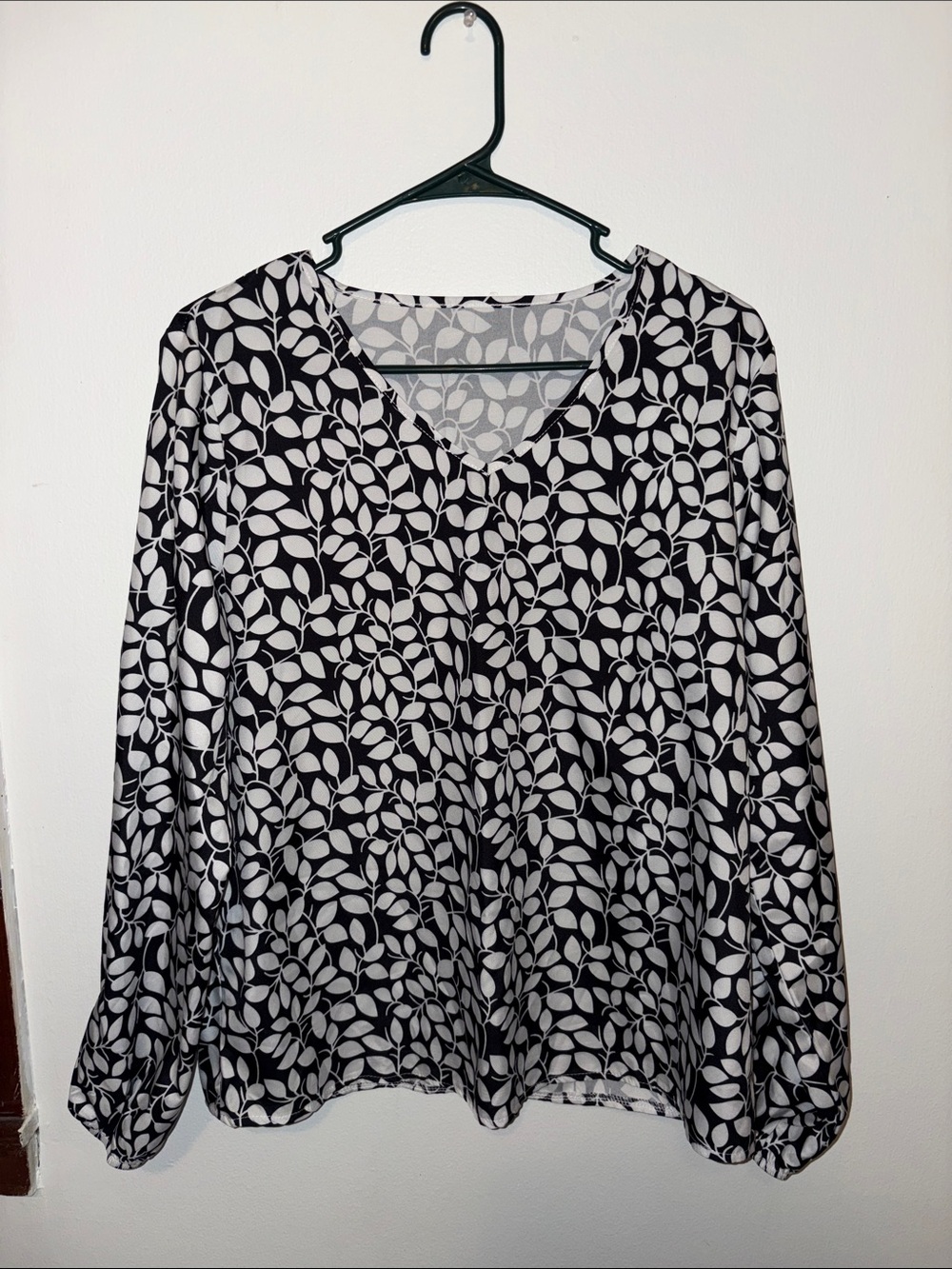 Black & White Leaf-Print V-Neck Women's Top